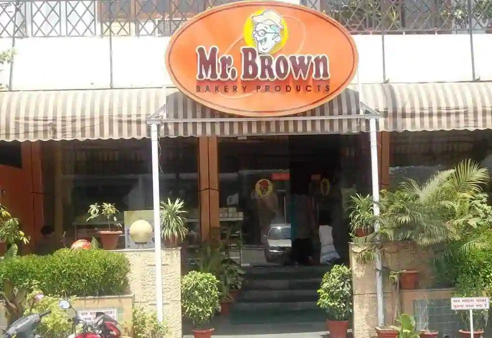 Mr. Brown, Hazratganj, Lucknow