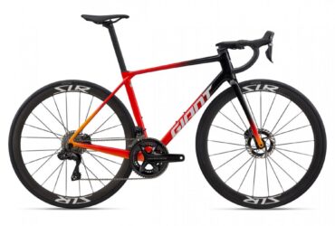 2026 Giant TCR Advanced Pro Road Bike (BIKOTIQUE)